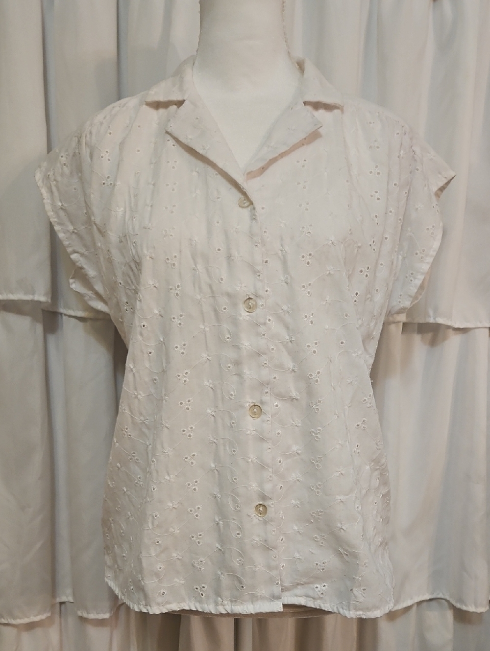 Vintage Ms. Chic White Eyelet Button-Front Women’s Blouse